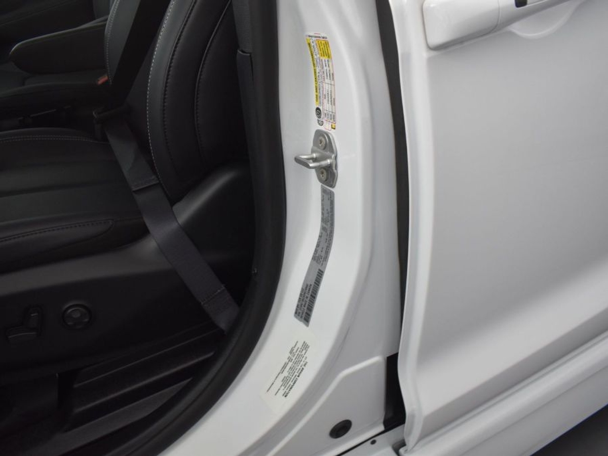 2025 CHRYSLER PACIFICA - Image 16