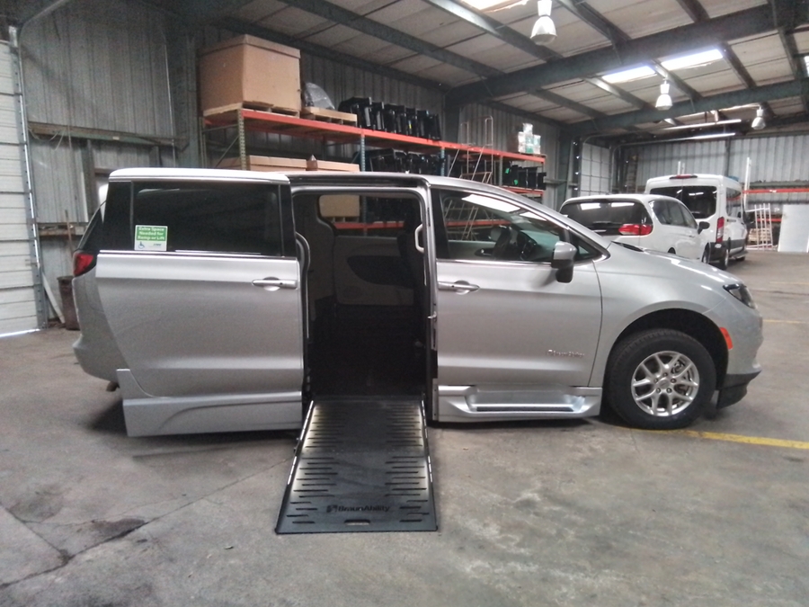 2023 CHRYSLER VOYAGER - Image 8