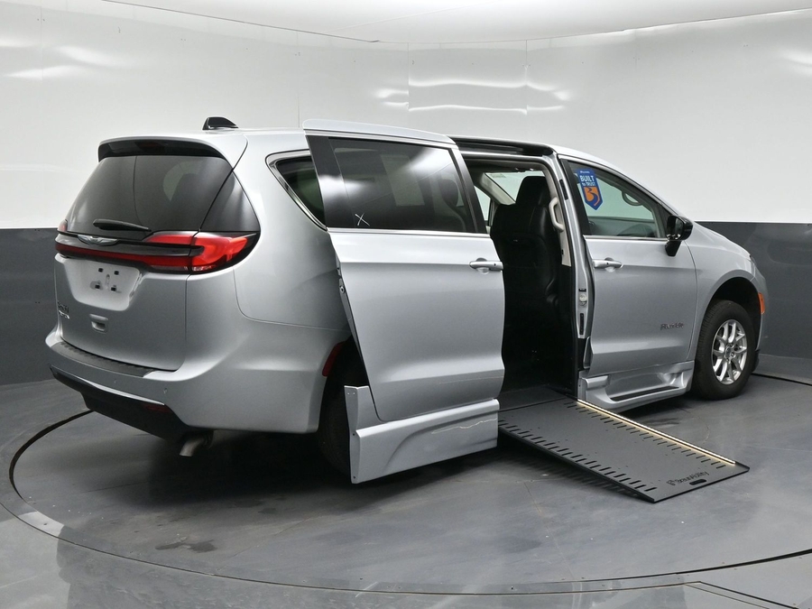 Used 2024 Chrysler Pacifica Touring L - BraunAbility Side Entry In Floor Automatic Ramp