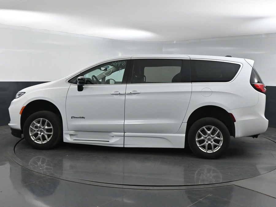 Used 2024 Chrysler Pacifica Touring L - BraunAbility Side Entry Entry Fold Out Automatic Ramp