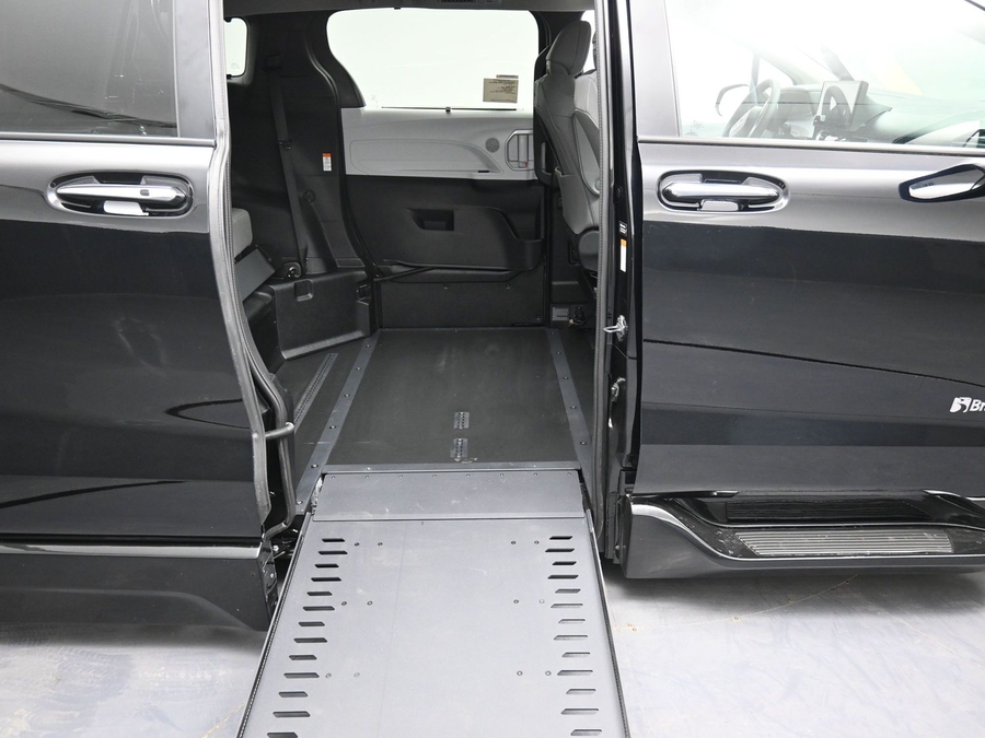 Black Toyota Sienna image number 11