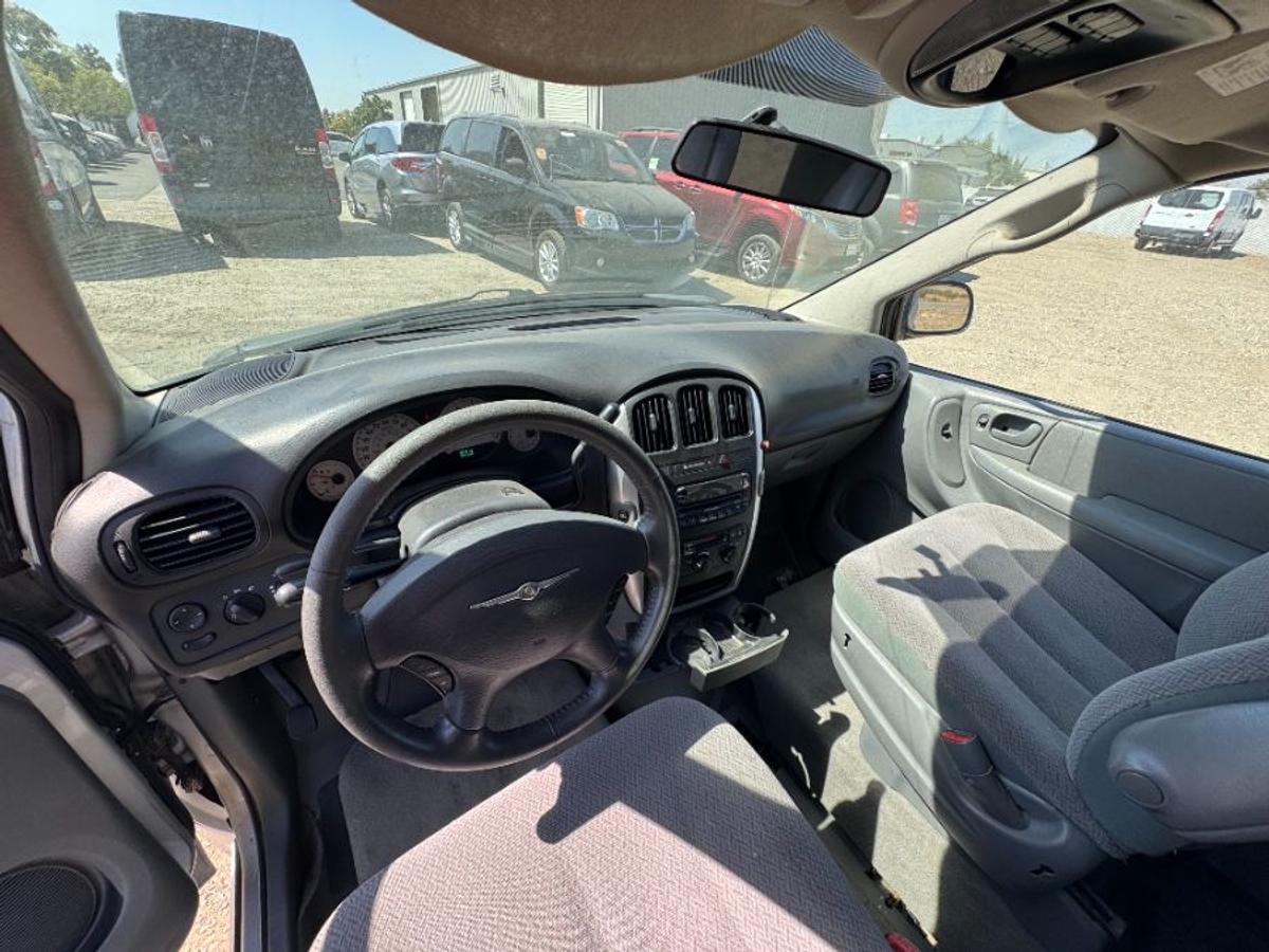 2007 CHRYSLER TOWN AND COUNTRY - Image 7