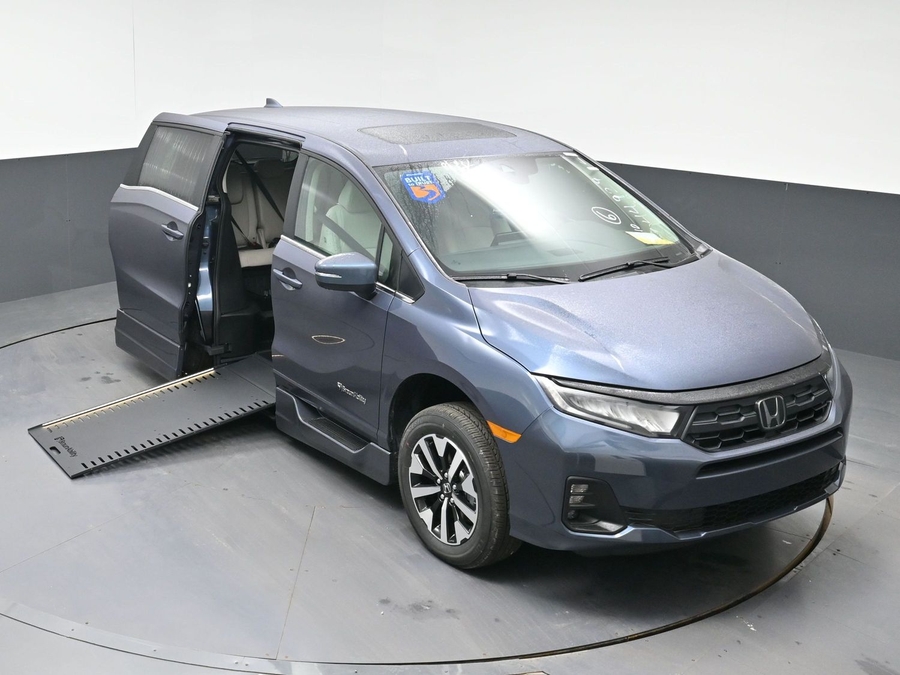 Blue Honda Odyssey image number 19