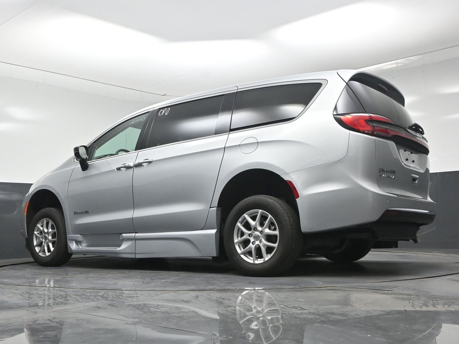 Used 2024 Chrysler Pacifica Touring L - BraunAbility Side Entry In Floor Automatic Ramp
