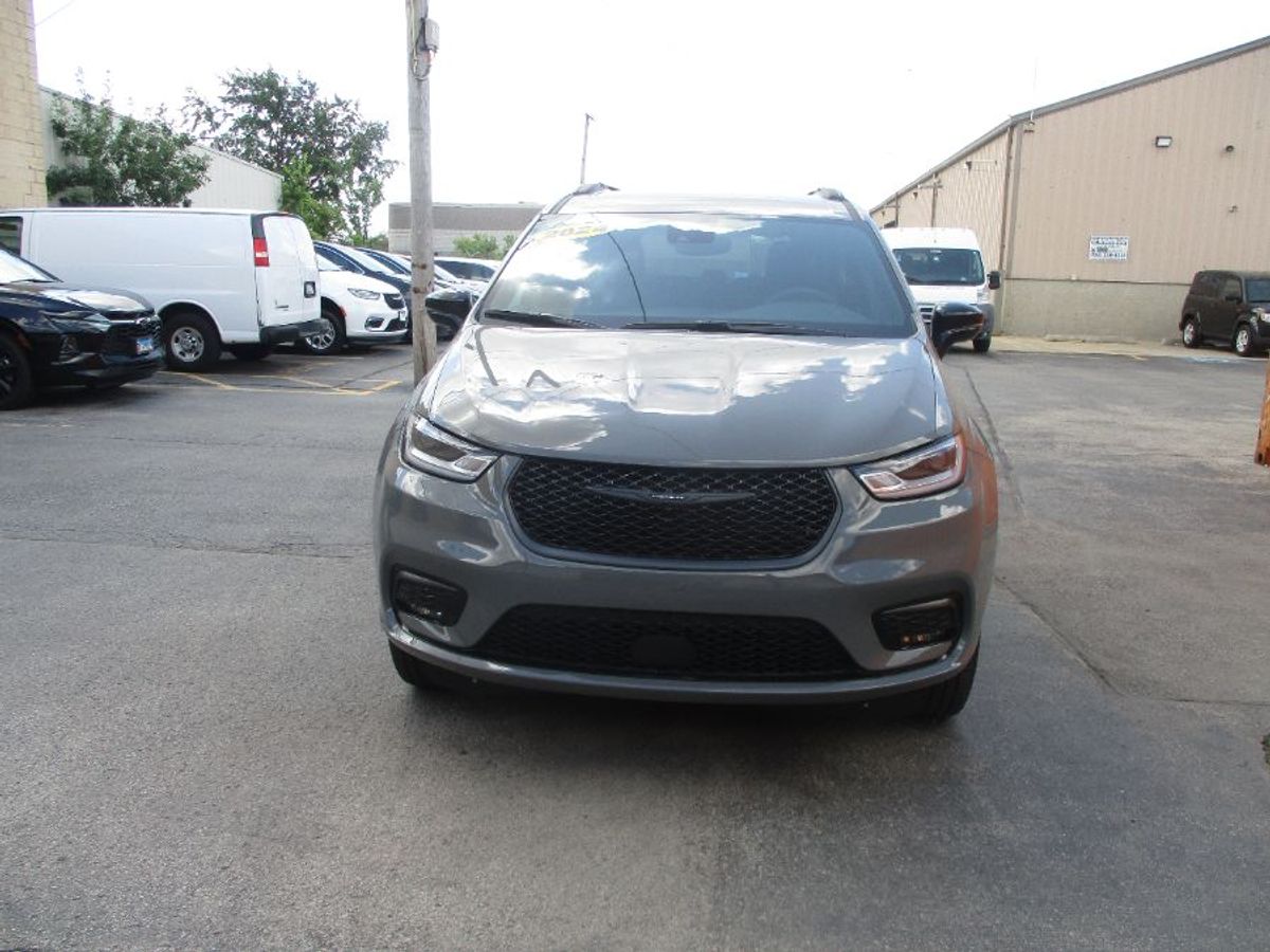 Grey Chrysler Pacifica image number 2