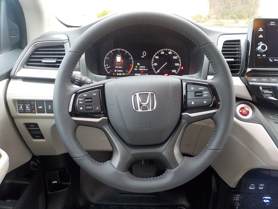 Silver Honda Odyssey image number 32