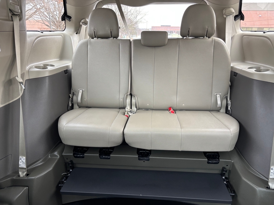 Used 2019 Toyota Sienna XLE Base - BraunAbility Side Entry Entry Fold Out Automatic Ramp
