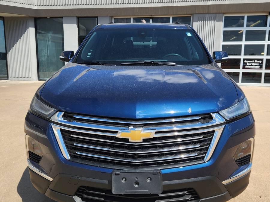 Blue Chevrolet Traverse image number 1