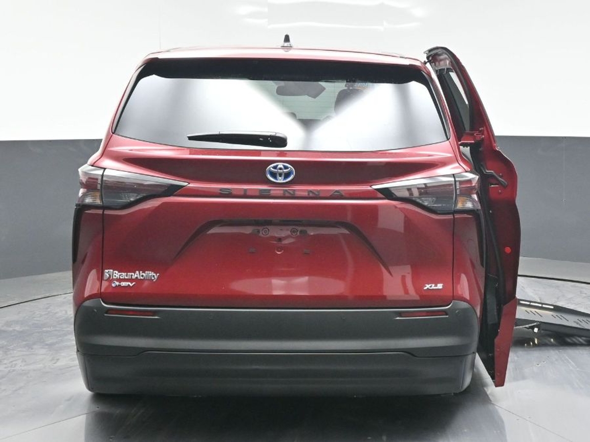 2025 TOYOTA SIENNA - Image 3