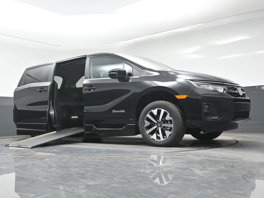 Black Honda Odyssey image number 16
