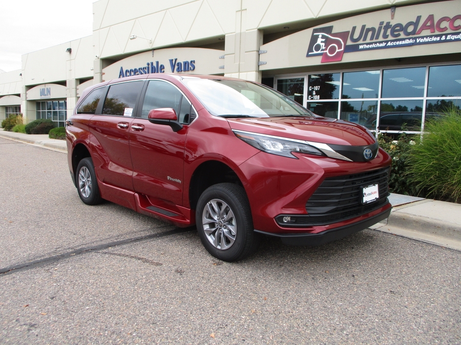 Used 2025 Toyota Sienna Hybrid XLE - BraunAbility Side Entry Entry In Floor Automatic Ramp