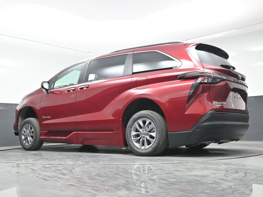 New 2026 Toyota Sienna Hybrid XLE Add - BraunAbility Side Entry Entry In Floor Automatic Ramp