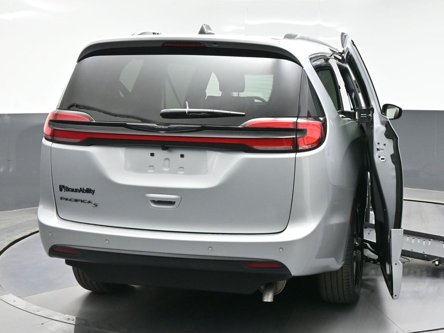 New 2026 Chrysler Pacifica Select Sport - BraunAbility Side Entry Entry Fold Out Automatic Ramp