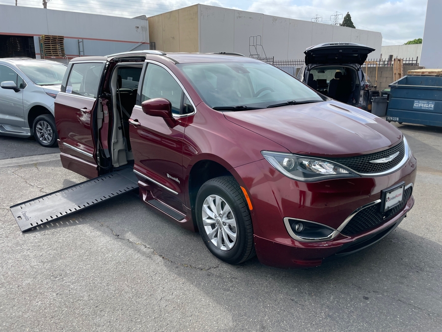 Used 2018 Chrysler Pacifica Touring L Plus - BraunAbility Side Entry Entry In Floor Automatic Ramp