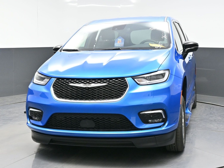 Blue Chrysler Pacifica image number 3