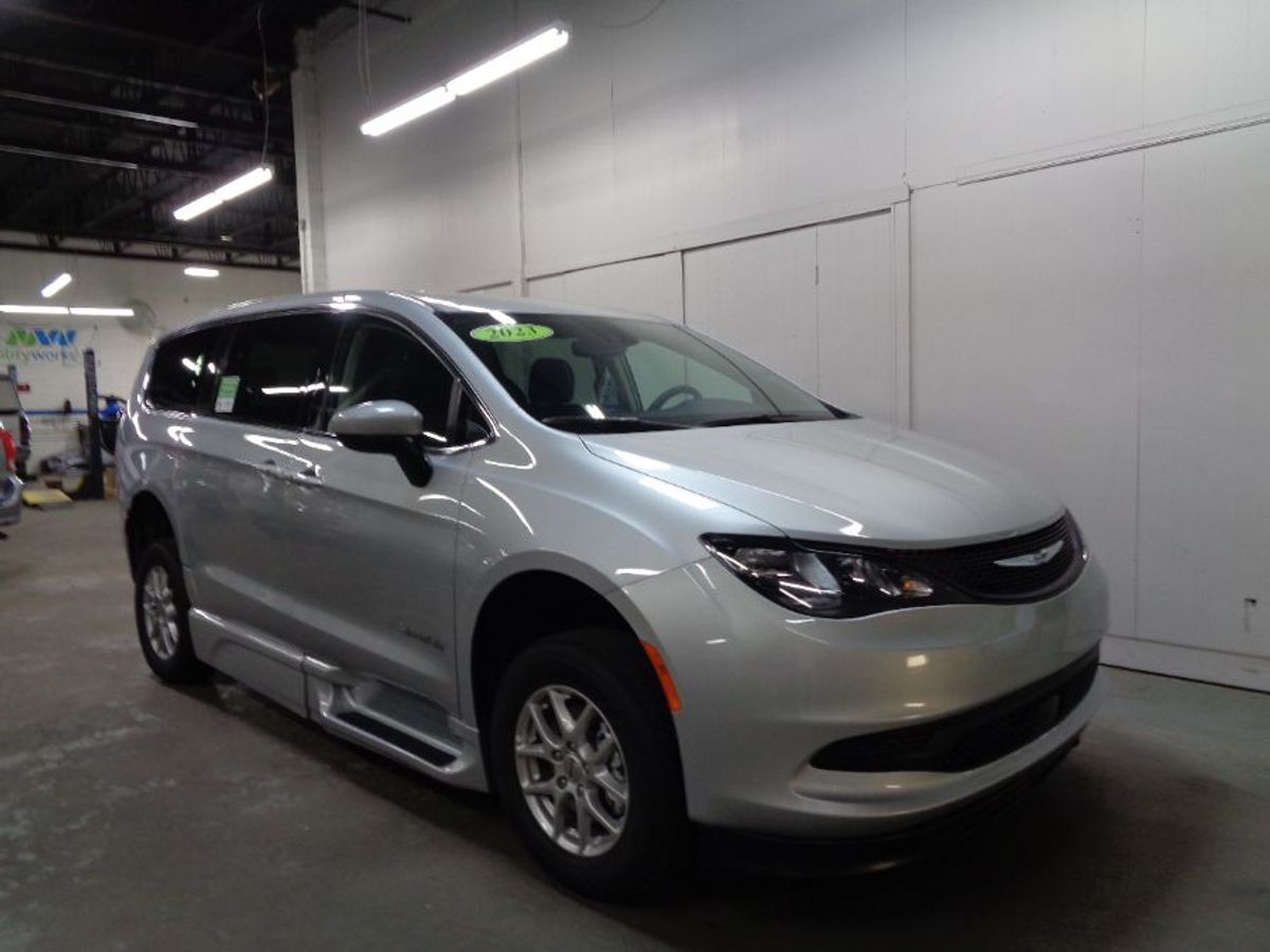 2023 CHRYSLER VOYAGER - Image 3