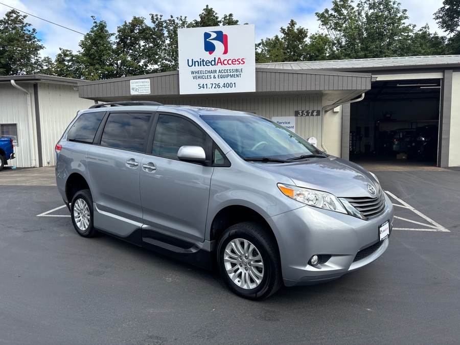 Used 2013 Toyota Sienna XLE - VMI Side Entry In Floor Automatic Ramp
