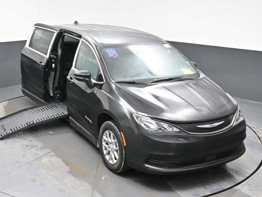 New 2026 Chrysler Voyager LX - BraunAbility Side Entry Entry Fold Out Manual Ramp