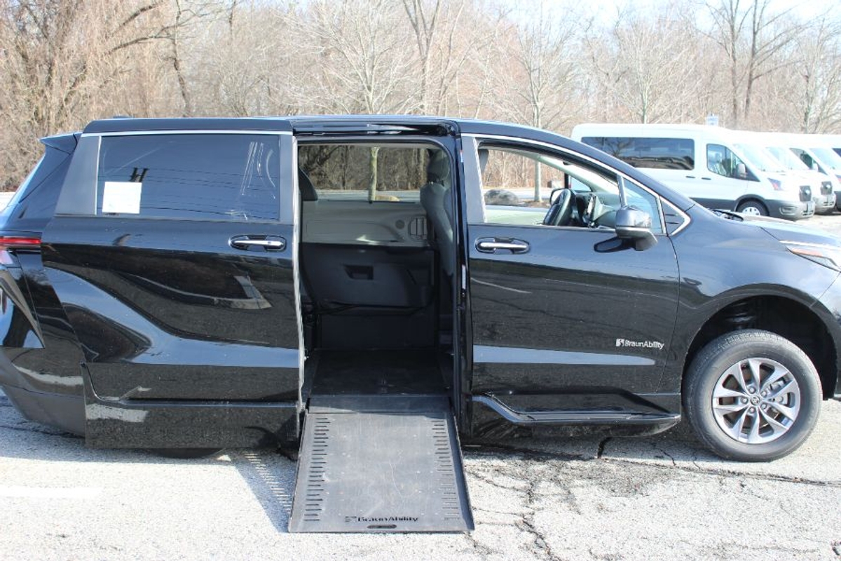 Black Toyota Sienna image number 11