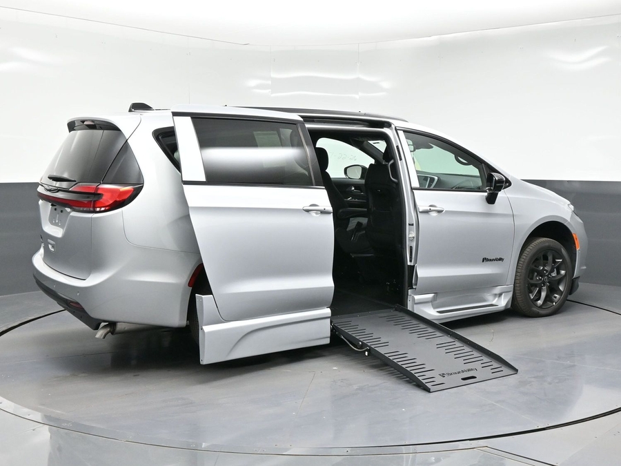 2026 Chrysler Pacifica Select - Photo 24
