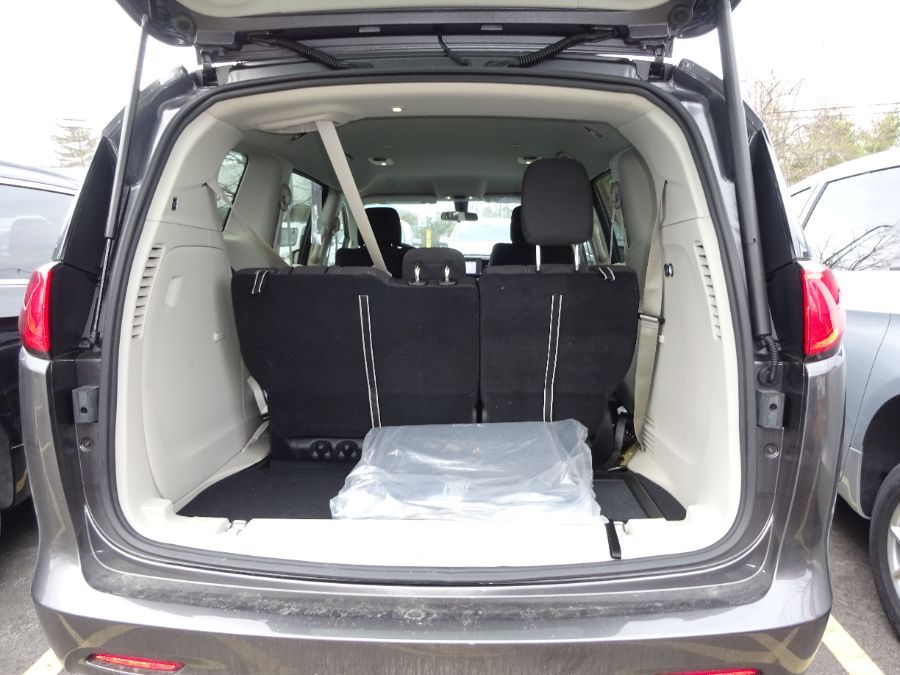 Chrysler Voyager gris imagen número 17