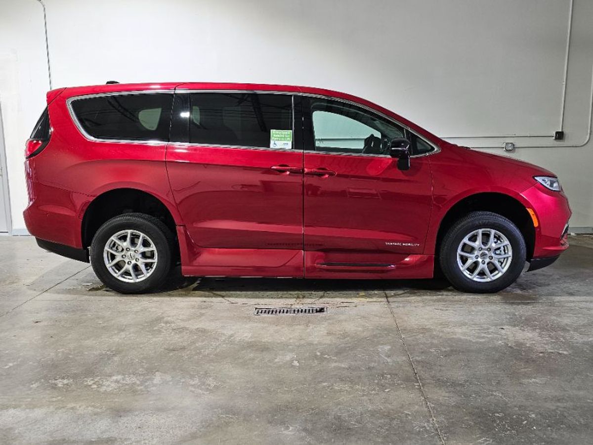 2024 CHRYSLER PACIFICA - Image 3