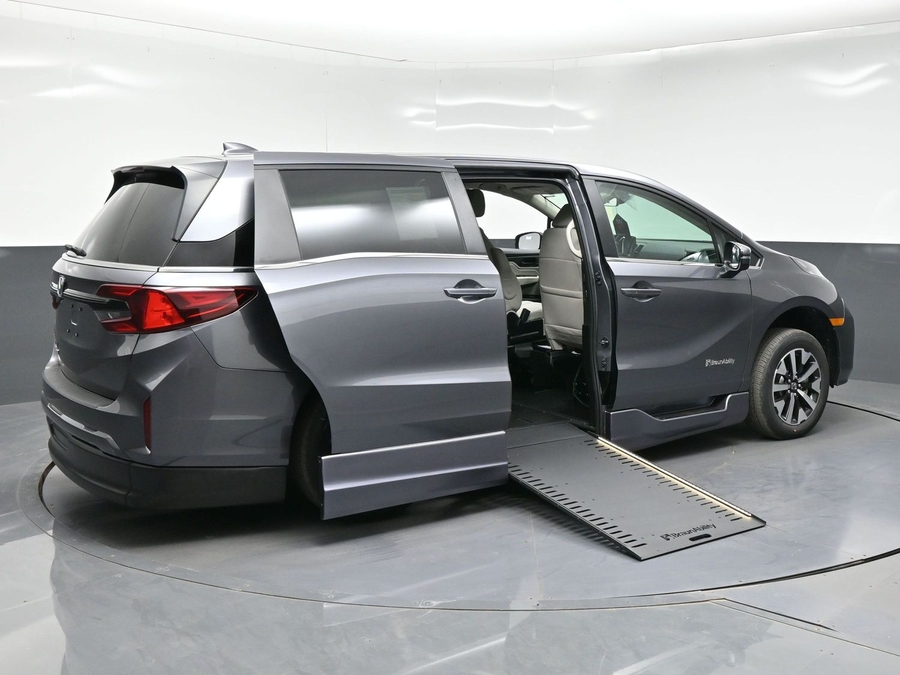 Grey Honda Odyssey image number 7
