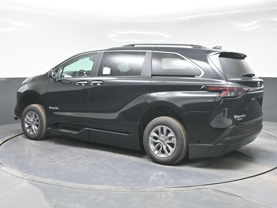 Black Toyota Sienna image number 3