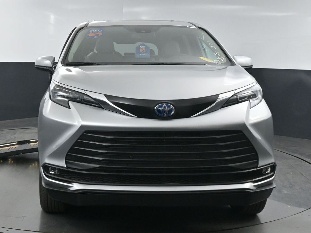 2025 TOYOTA SIENNA - Image 4