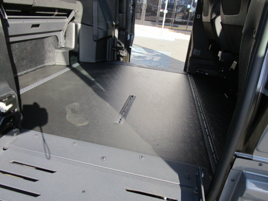 New 2025 Chrysler Pacifica Select Safety - BraunAbility Side Entry Entry Fold Out Automatic Ramp