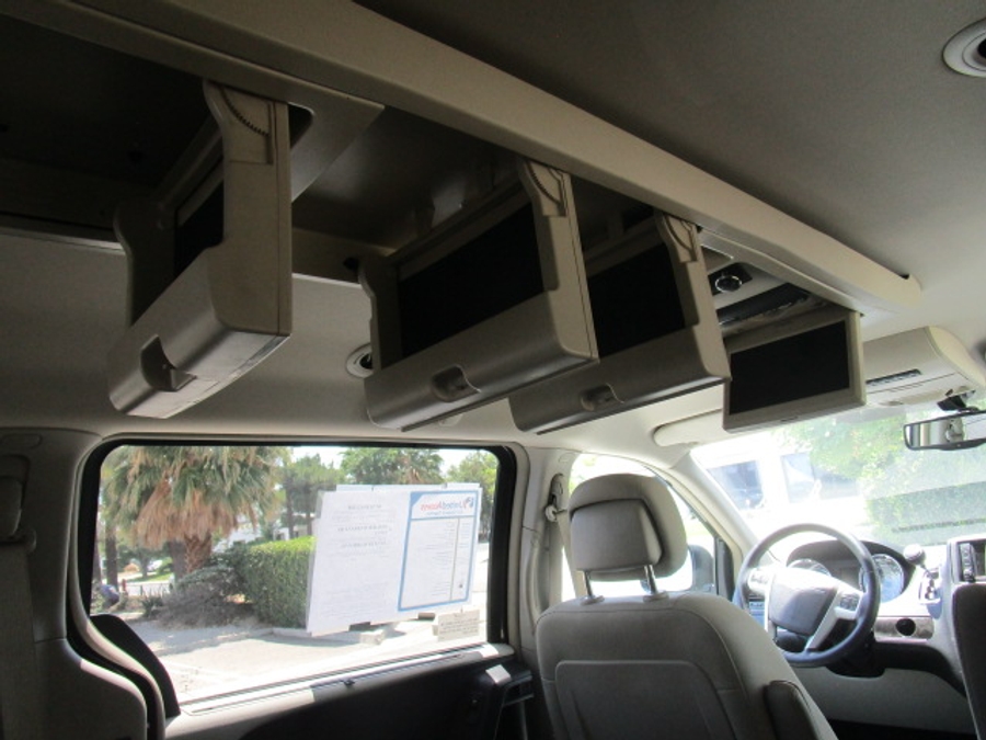 Used 2015 Chrysler Town and Country Touring-L - El Dorado Side Entry Entry Fold Out Automatic Ramp