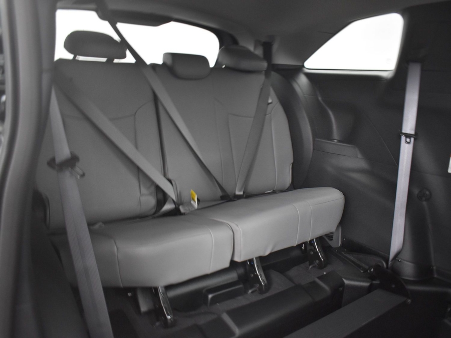 New 2025 Toyota Sienna Hybrid XLE Base - BraunAbility Side Entry Entry In Floor Automatic Ramp