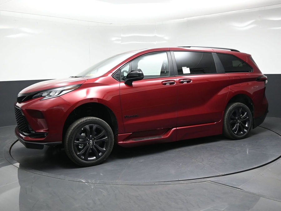 New 2026 Toyota Sienna Hybrid XSE Sport - BraunAbility Side Entry In Floor Automatic Ramp