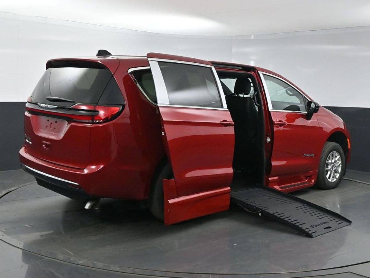 2025 CHRYSLER PACIFICA - Image 8