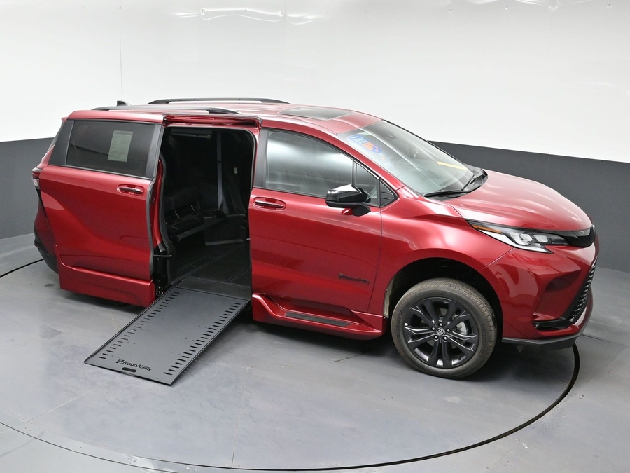 New 2026 Toyota Sienna Hybrid XSE Sport - BraunAbility Side Entry In Floor Automatic Ramp