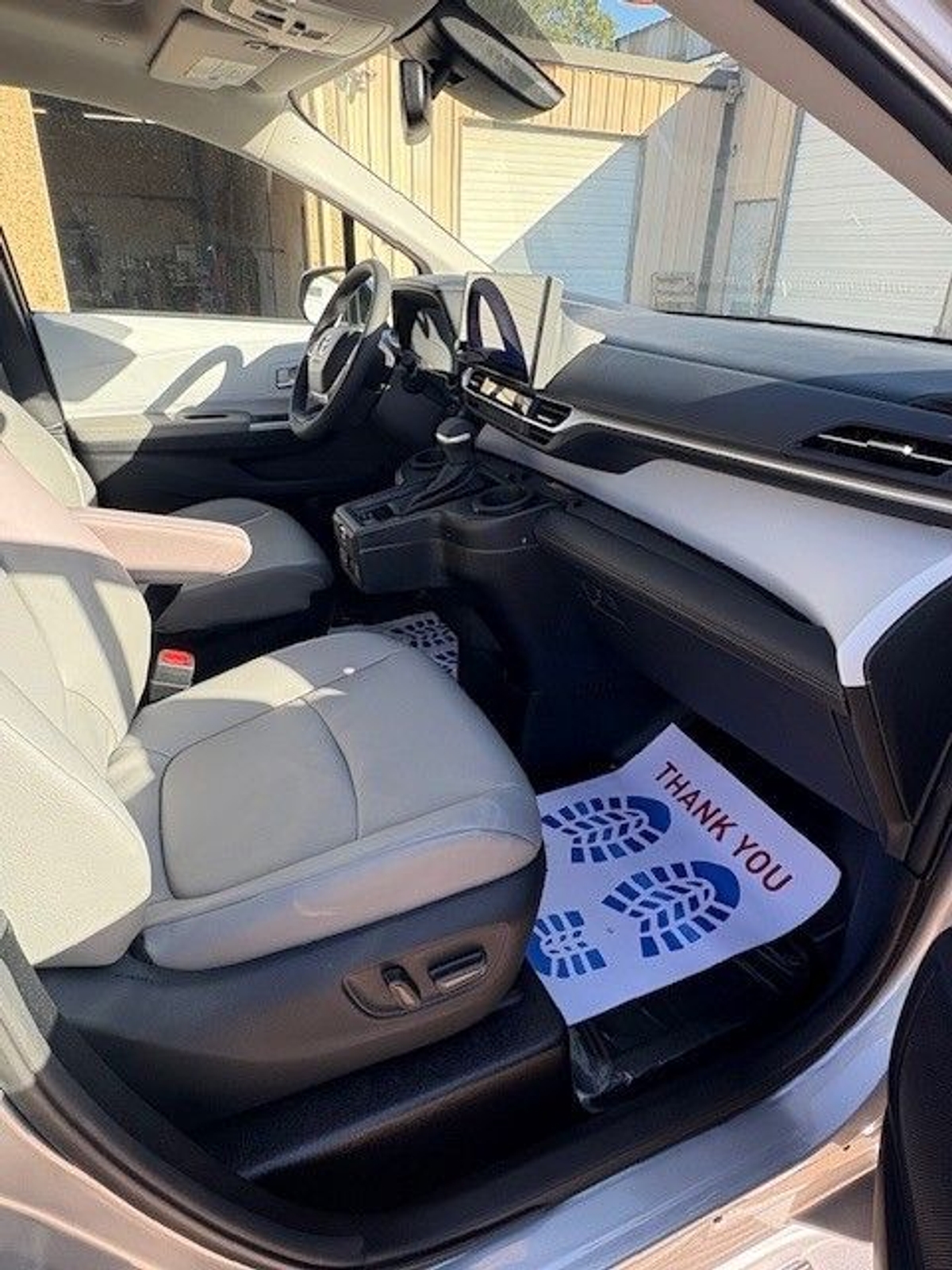 2025 TOYOTA SIENNA - Image 7