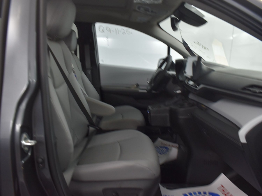 New 2025 Toyota Sienna Hybrid XLE Plus - BraunAbility Side Entry Entry In Floor Automatic Ramp