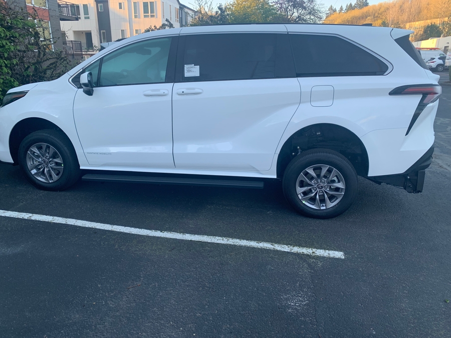 New 2026 Toyota Sienna Hybrid LE - Vantage Mobility Rear Entry Entry Fold Out Manual Ramp