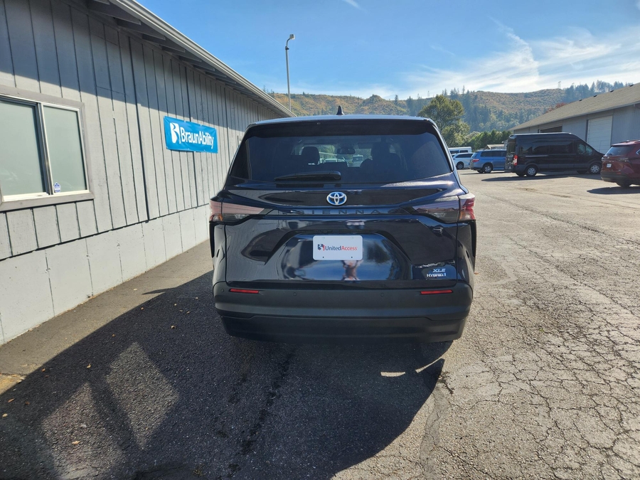Used 2023 Toyota Sienna Hybrid XLE - BraunAbility Side Entry In Floor Automatic Ramp