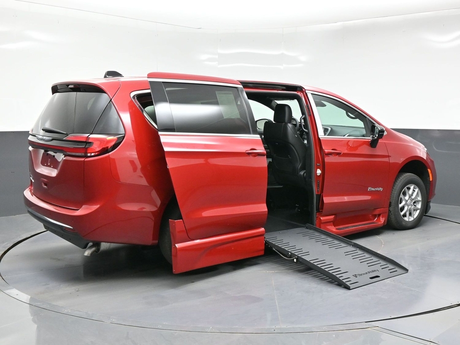 Red Chrysler Pacifica image number 7