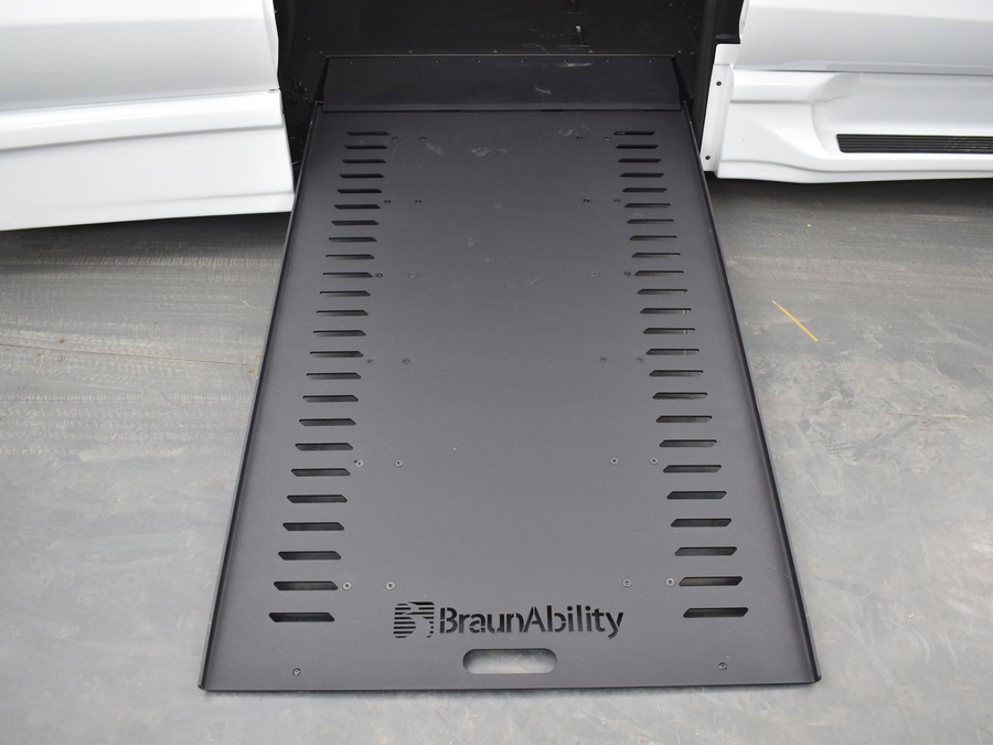 New 2025 Chrysler Pacifica Select Safety - BraunAbility Side Entry Entry In Floor Automatic Ramp