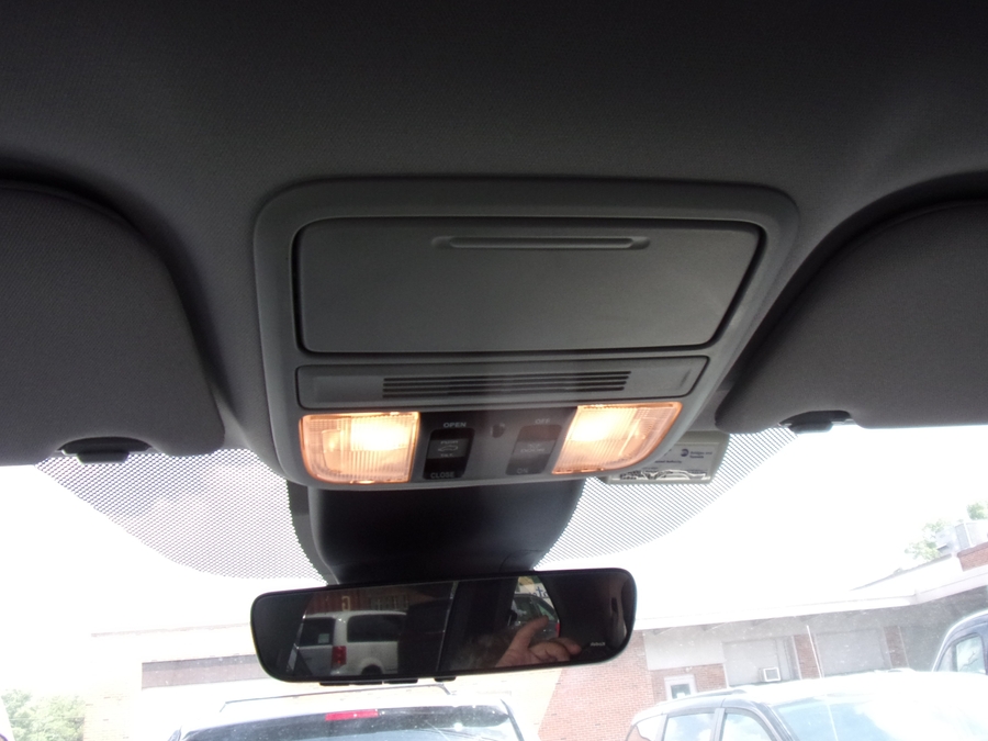 Grey Honda Odyssey image number 13