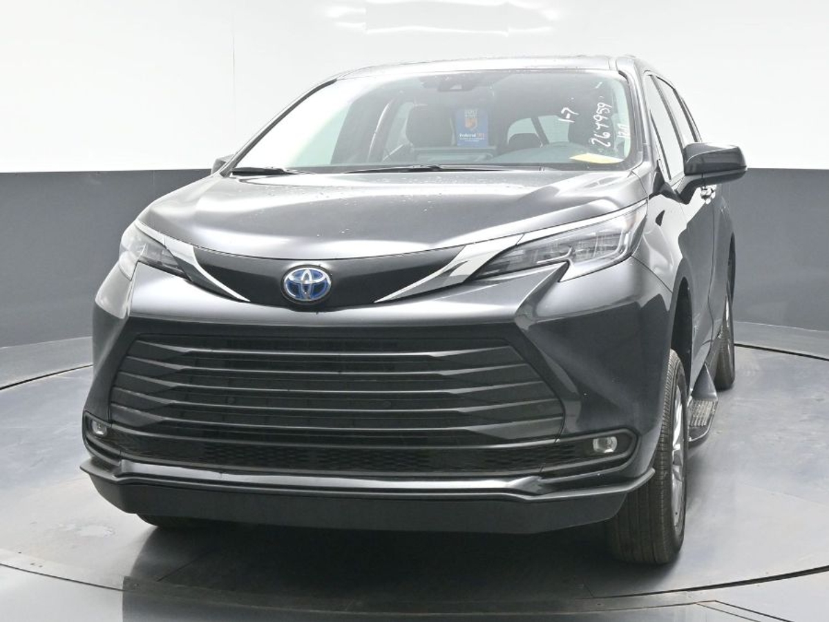 Black Toyota Sienna image number 12