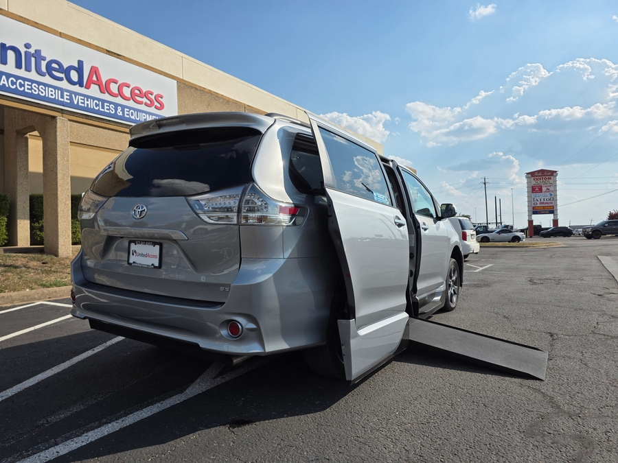 Used 2015 Toyota Sienna SE - VMI Side Entry Entry In Floor Automatic Ramp