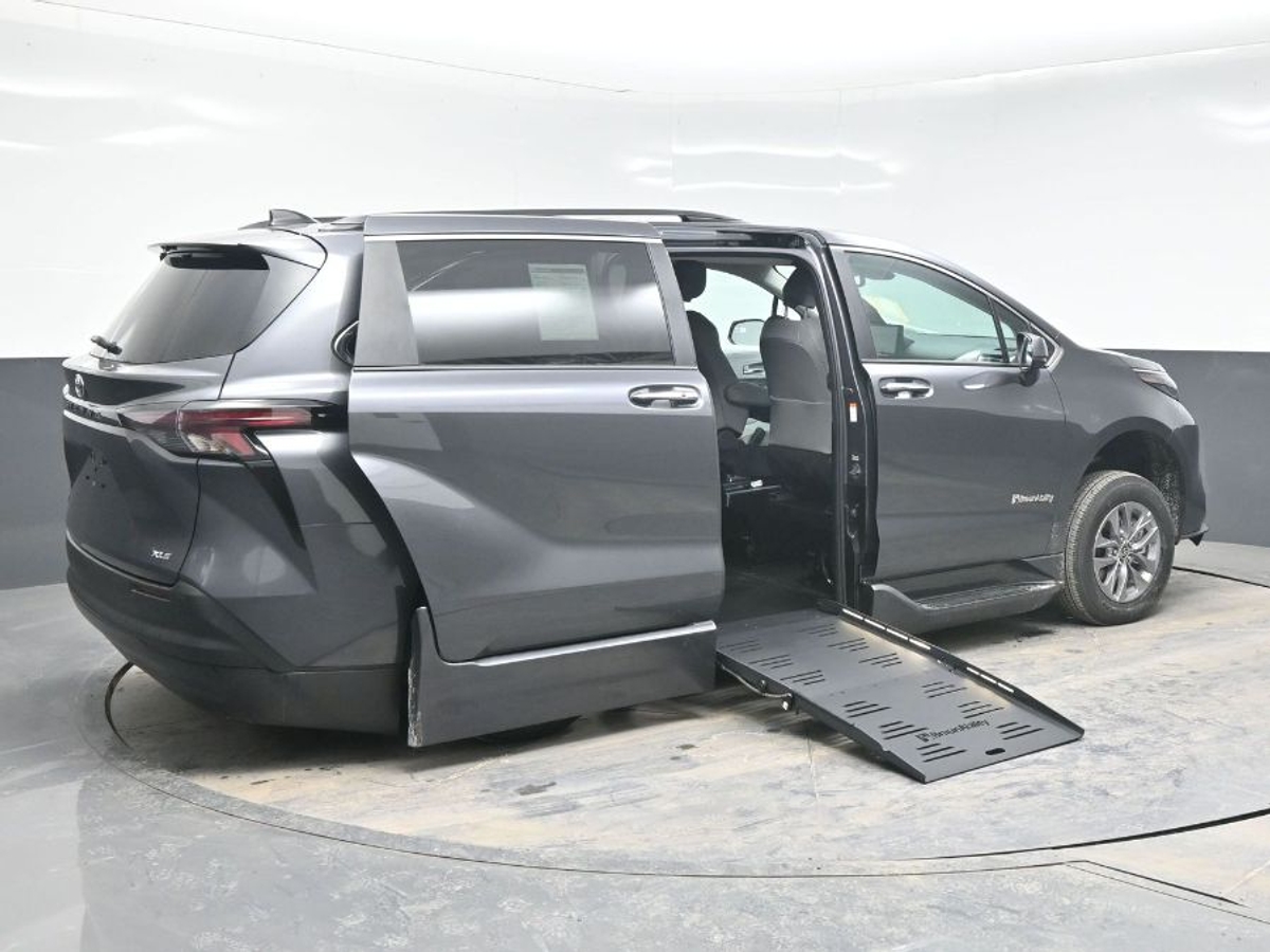 2025 TOYOTA SIENNA - Image 5