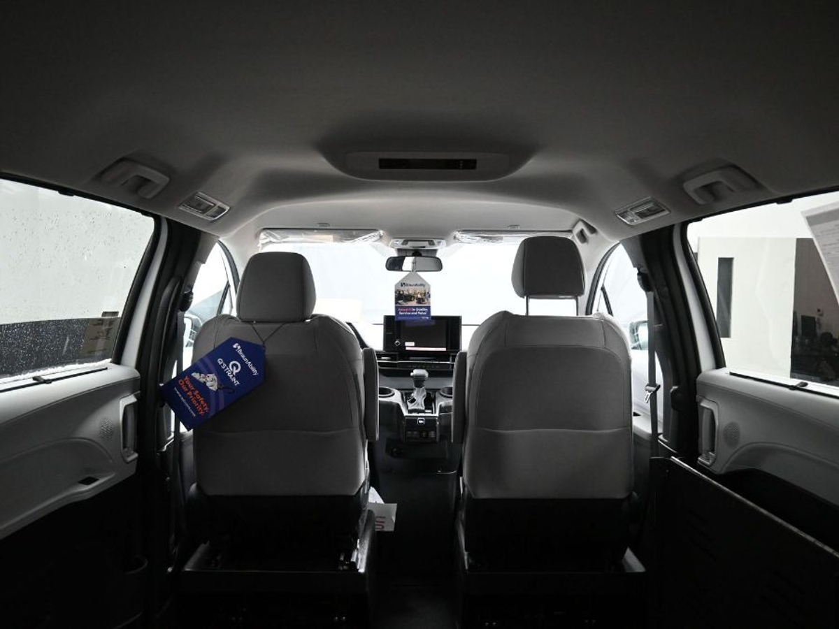 2025 TOYOTA SIENNA - Image 15