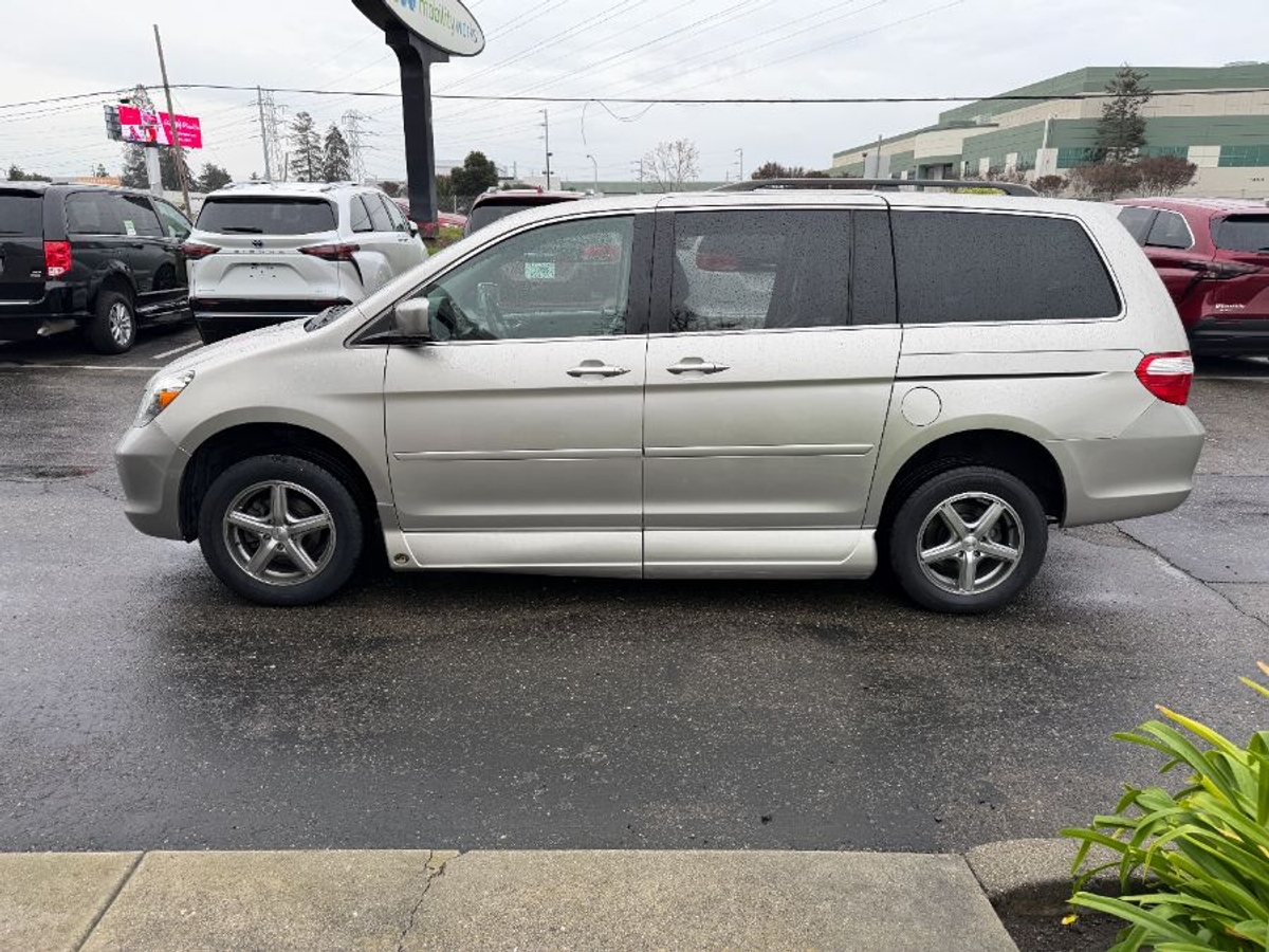  Honda Odyssey image number 3