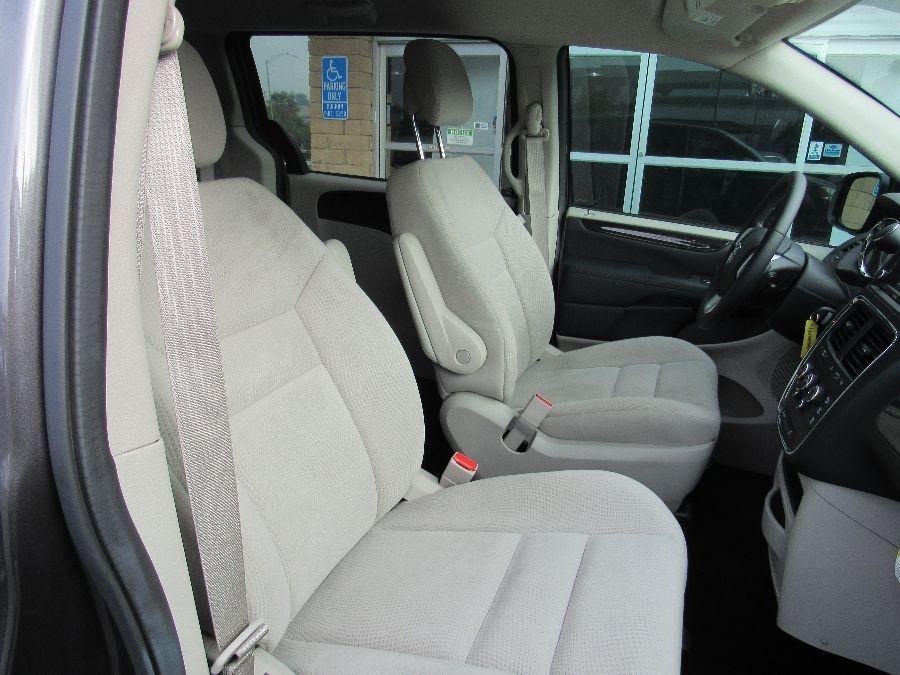 Grey Dodge Grand Caravan image number 11