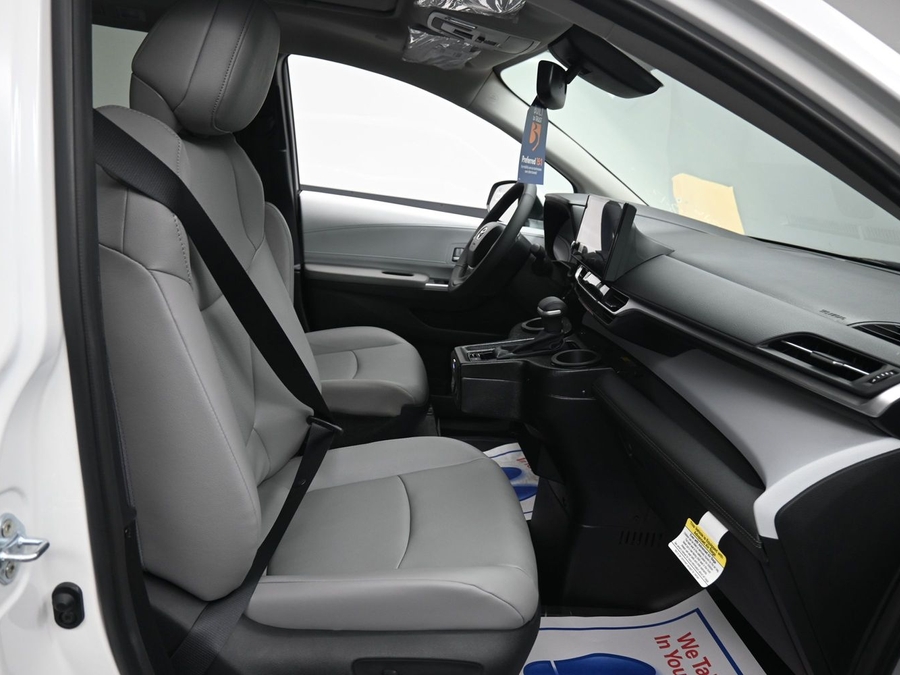 White Toyota Sienna image number 8