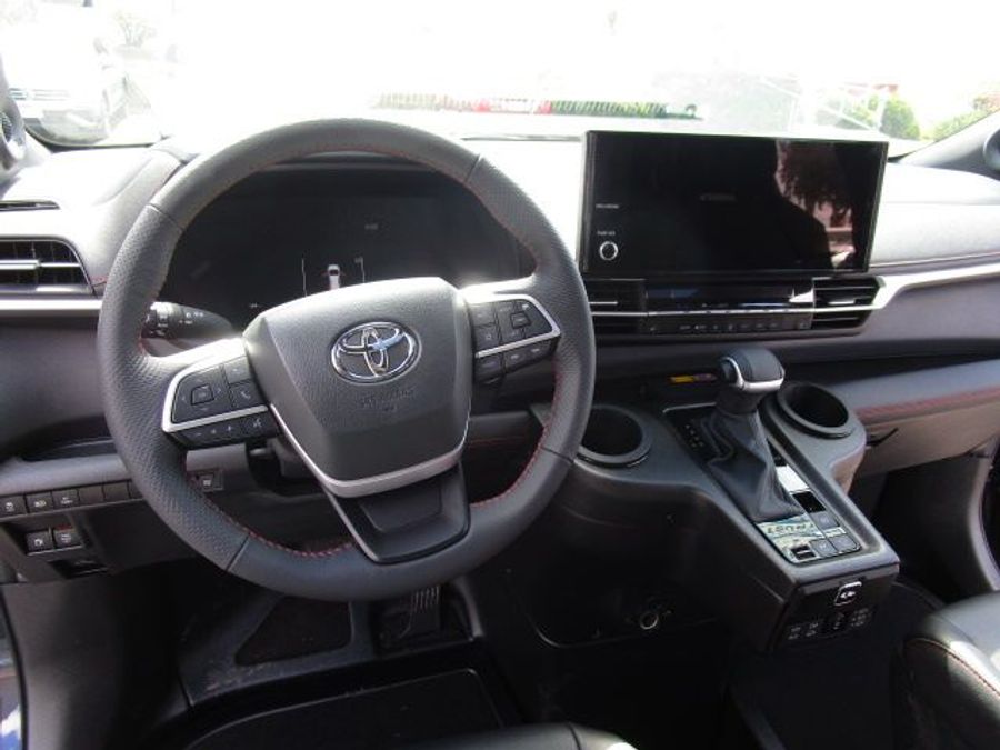 New 2025 Toyota Sienna Hybrid XSE Sport - BraunAbility Side Entry Entry Fold Out Automatic Ramp